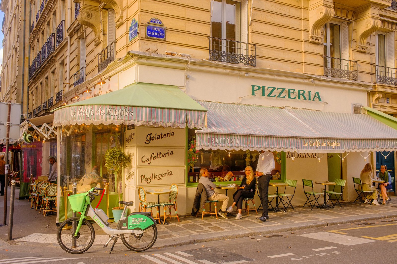 Paris Corner Café